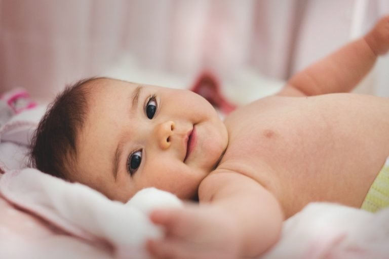 Une affiche de naissance  bébé comme cadeau original