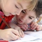 enfants à la maison