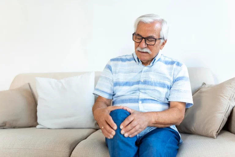 Douleur de genou : soulagement naturel grâce à un remède de grand-mère efficace