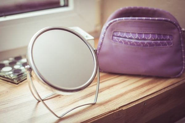 Un organiseur pratique pour les voyages : la trousse de toilette à portée de main trousse de toilette
