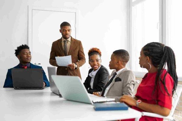 Classe inversée : pourquoi les entreprises misent dessus classe inversée côté entreprise