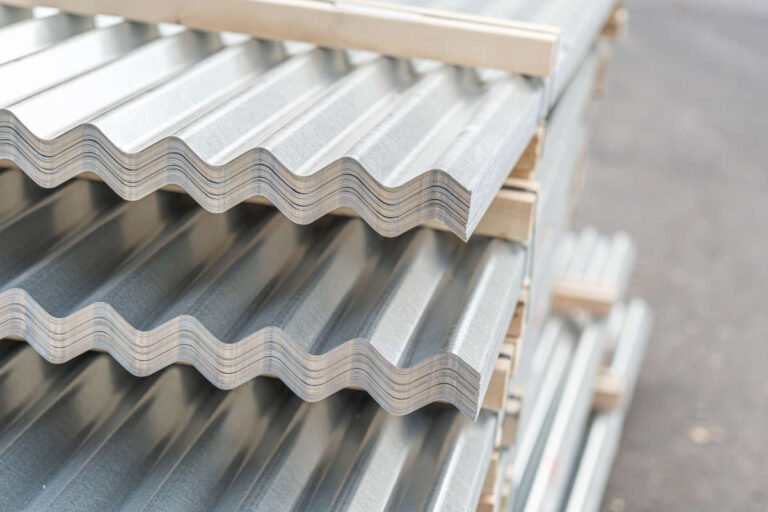 Couverture bac acier en Aube : installation sur mesure et avantages durables